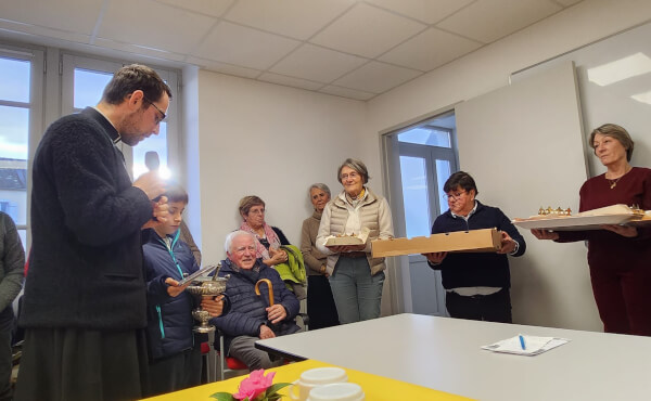 Partage de galette avec les bénévoles de la Paroisse