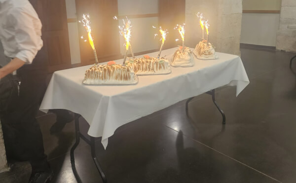 Préparatif et soirée festive autour de M. le curé