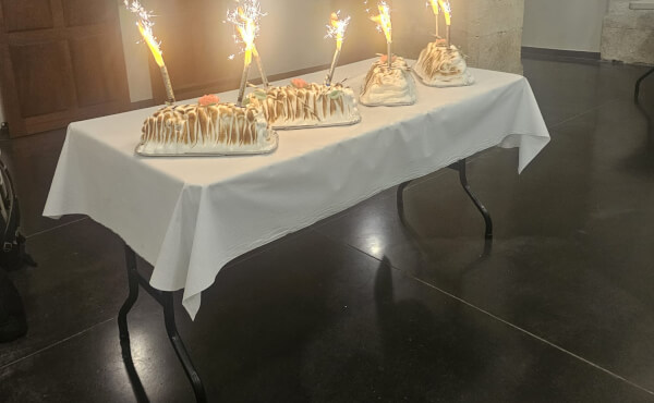 Préparatif et soirée festive autour de M. le curé