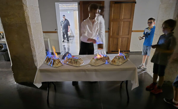 Préparatif et soirée festive autour de M. le curé